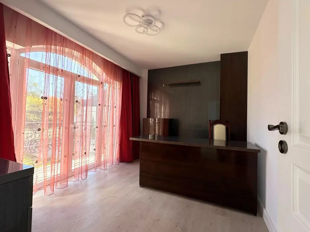 Vânzare casă 5 camere nouă elegantă și spațioasă în Hărman