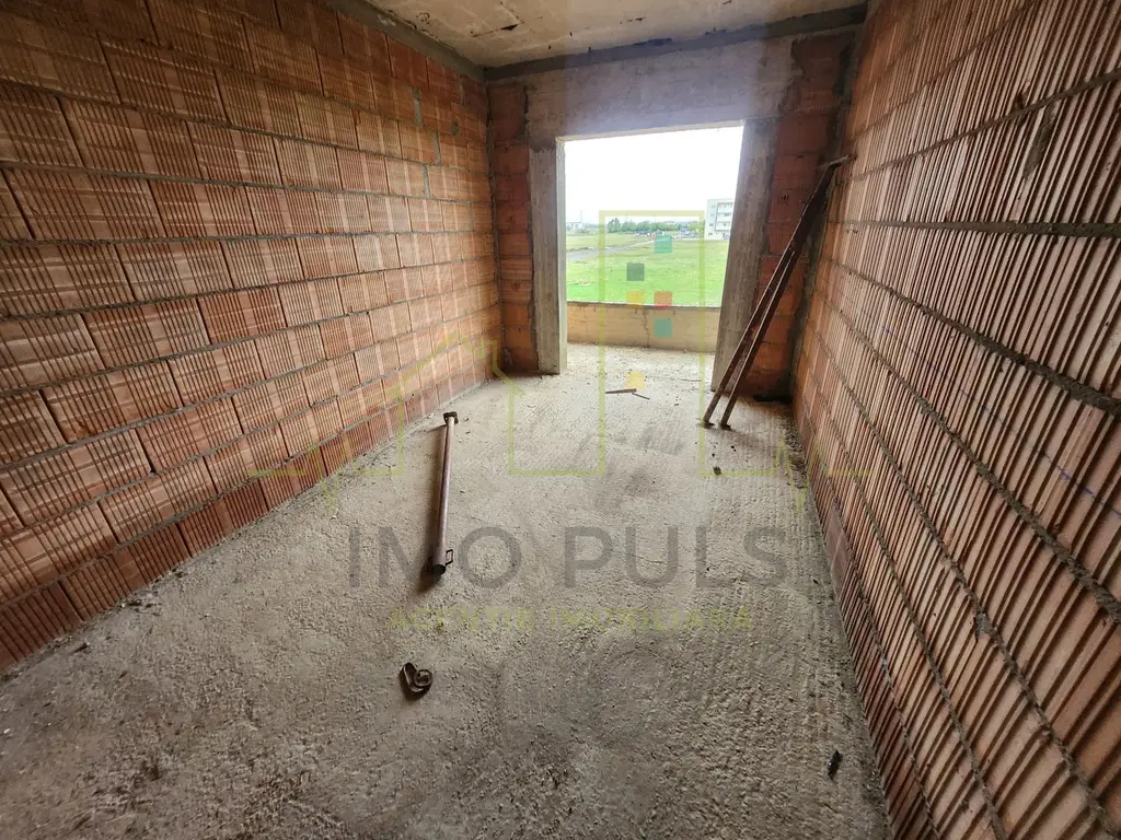 Etaj intermediar. Torontalului.