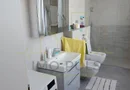 Apartament pe 3 nivele. Terasa 30 mp. 2 Balcoane. 2 Bai. Gradina