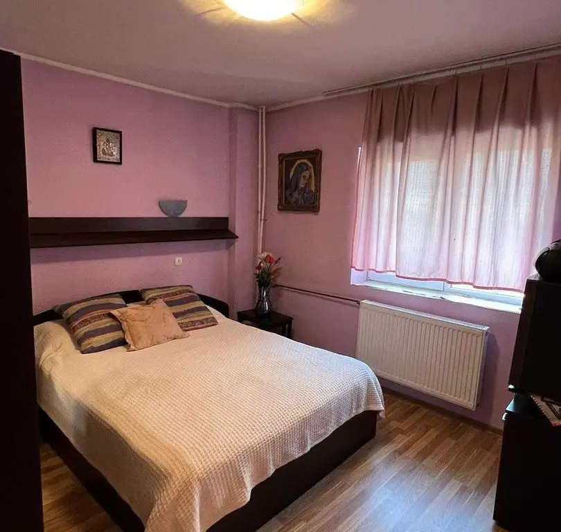 Vand 3 camere dec., confort 1, sos. Alexandriei - Piata Rahova - Teius