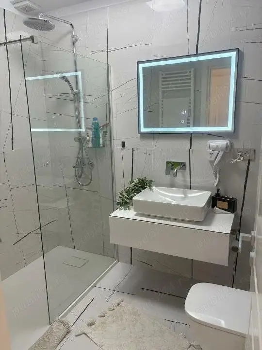 BRASADAS închiriază ap 2 cam. terasa, bloc NOU lux, UNIRII.