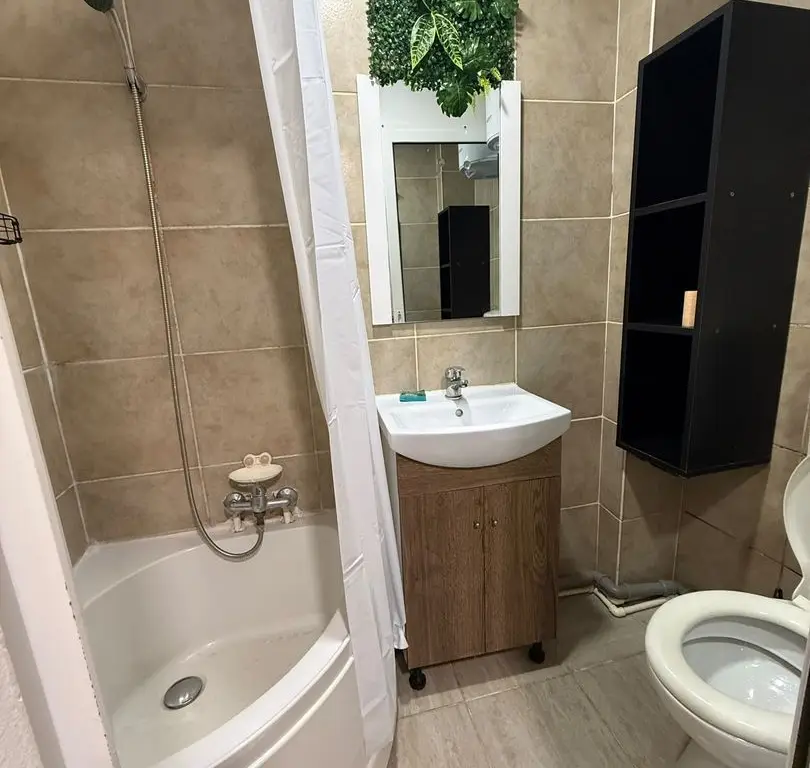 De vanzare garsoniera micro 40, et. 3/3, 27.000 euro