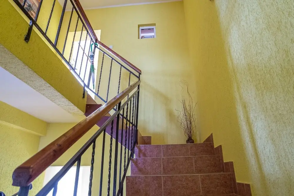 BRASADAS vinde casă cu etaj in zona Titulescu.