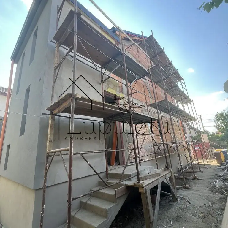 Proprietate unică D+P+E+M, Complet Renovată în 2025 | V.Aaron |