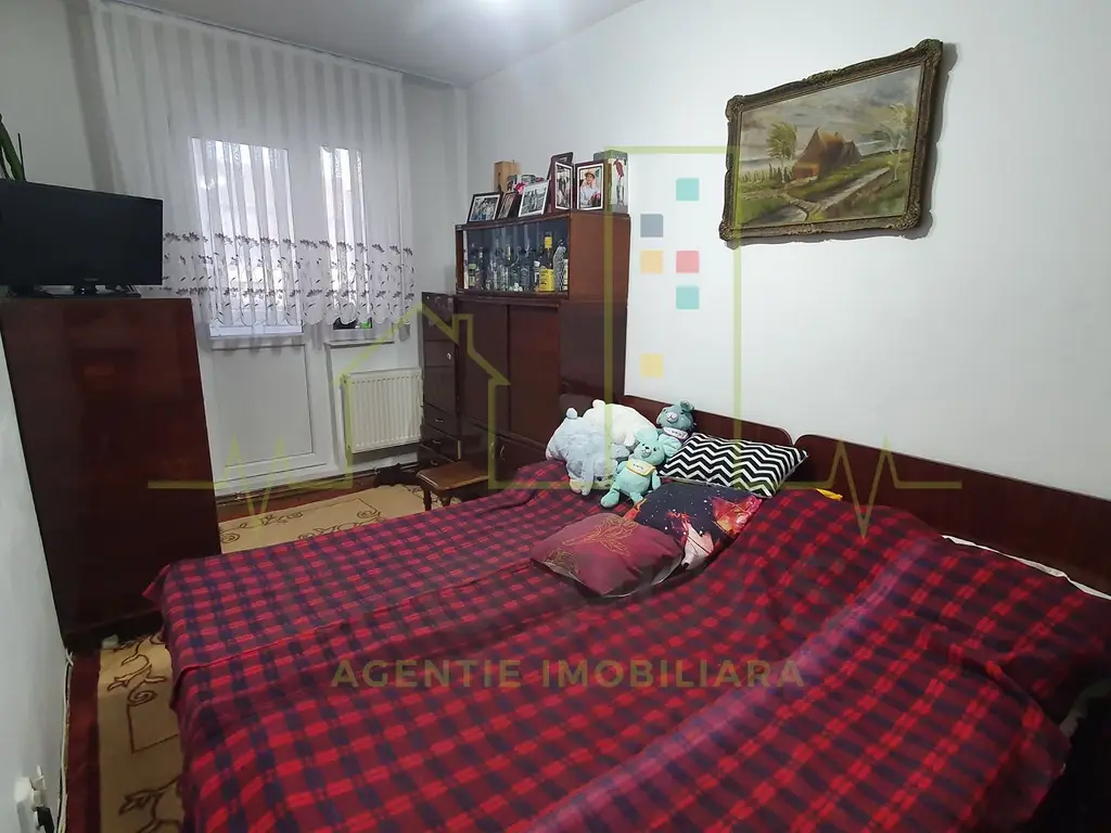 3 Camere. Centrala proprie.Bloc cu acoperis.