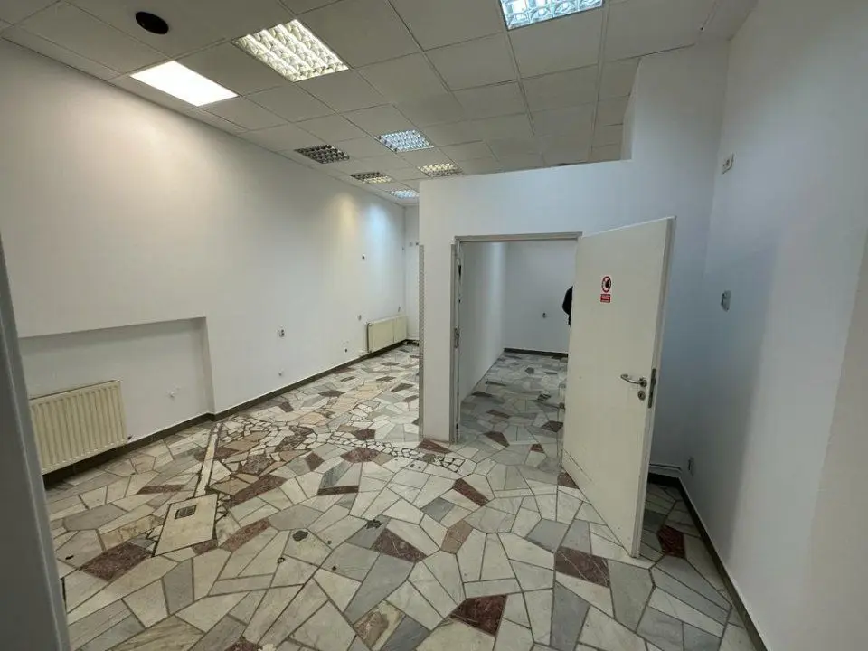 PROPRIETAR vand spatiu comercial pe Stefan Cel Mare