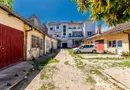 Apartament în centru cu acces auto și garaj propriu