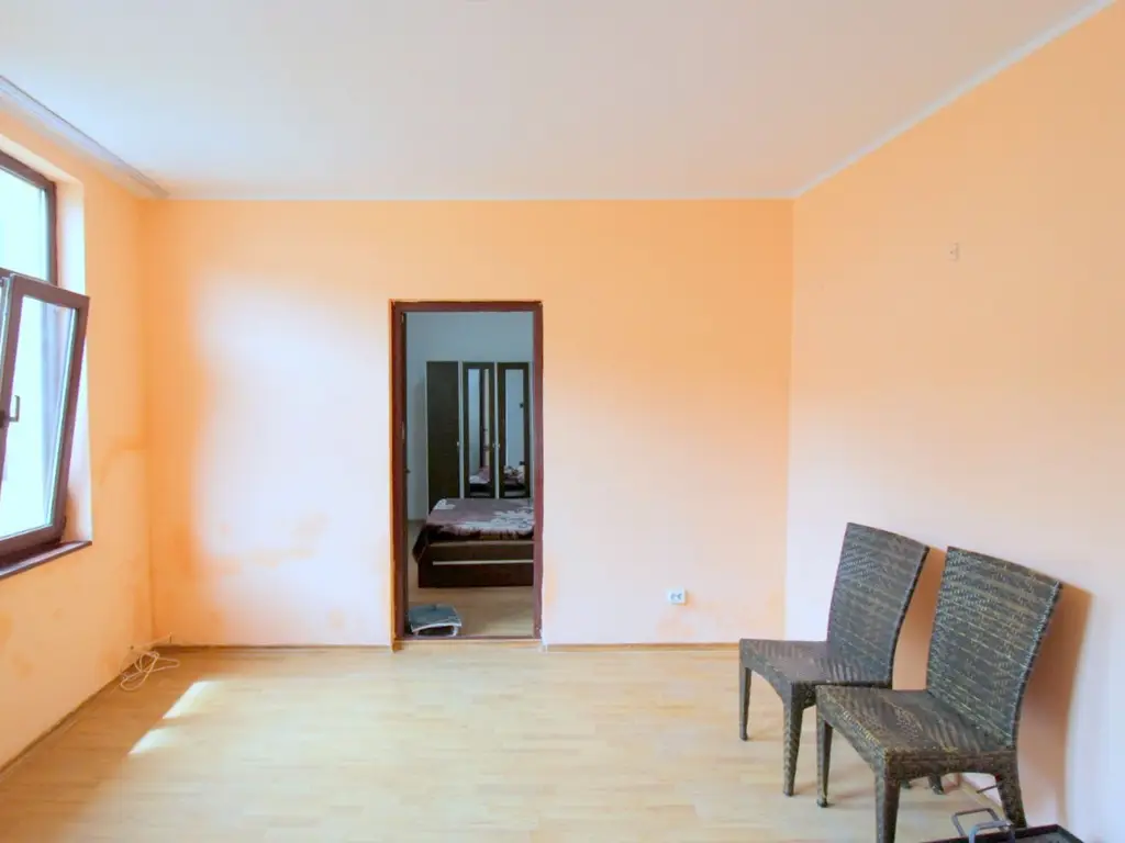 De vanzare casa cu 3 camere, zona Port, 64.000 euro