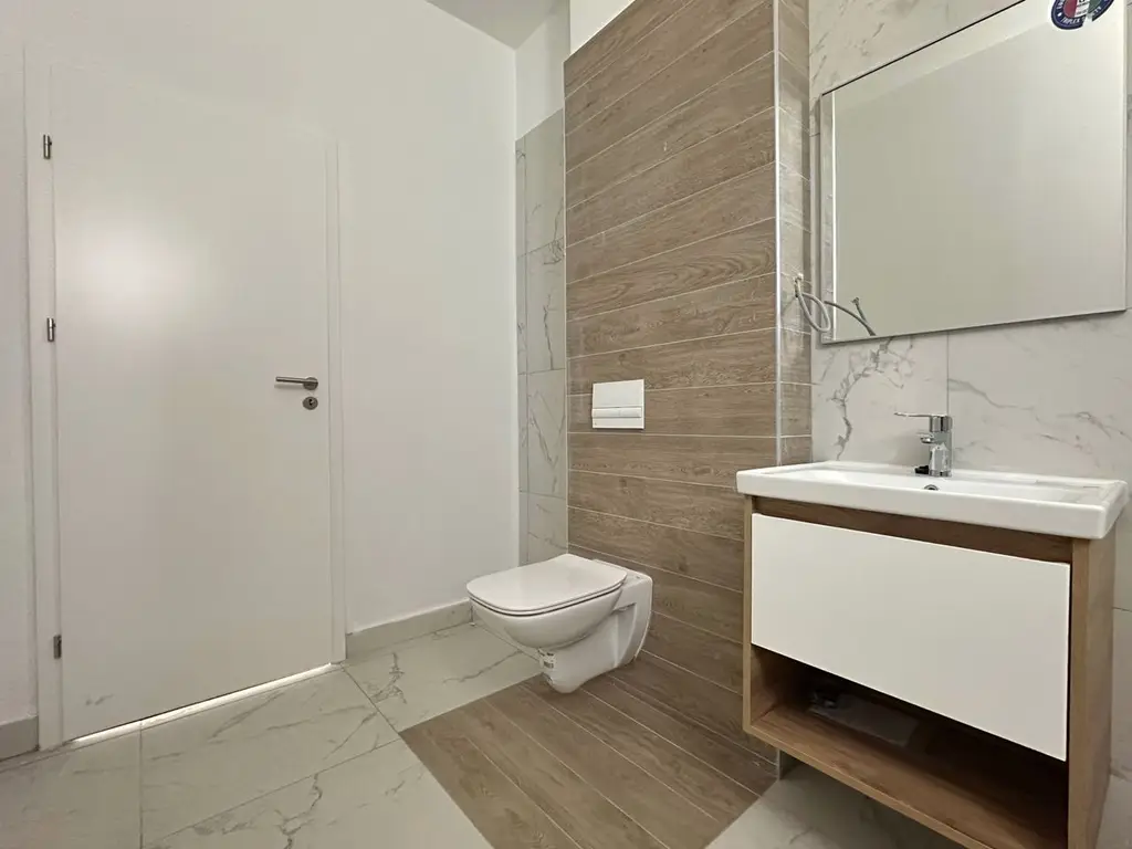 Apartament 2 camere 60 mp cu geam la baie lângă Paradisul Acvatic