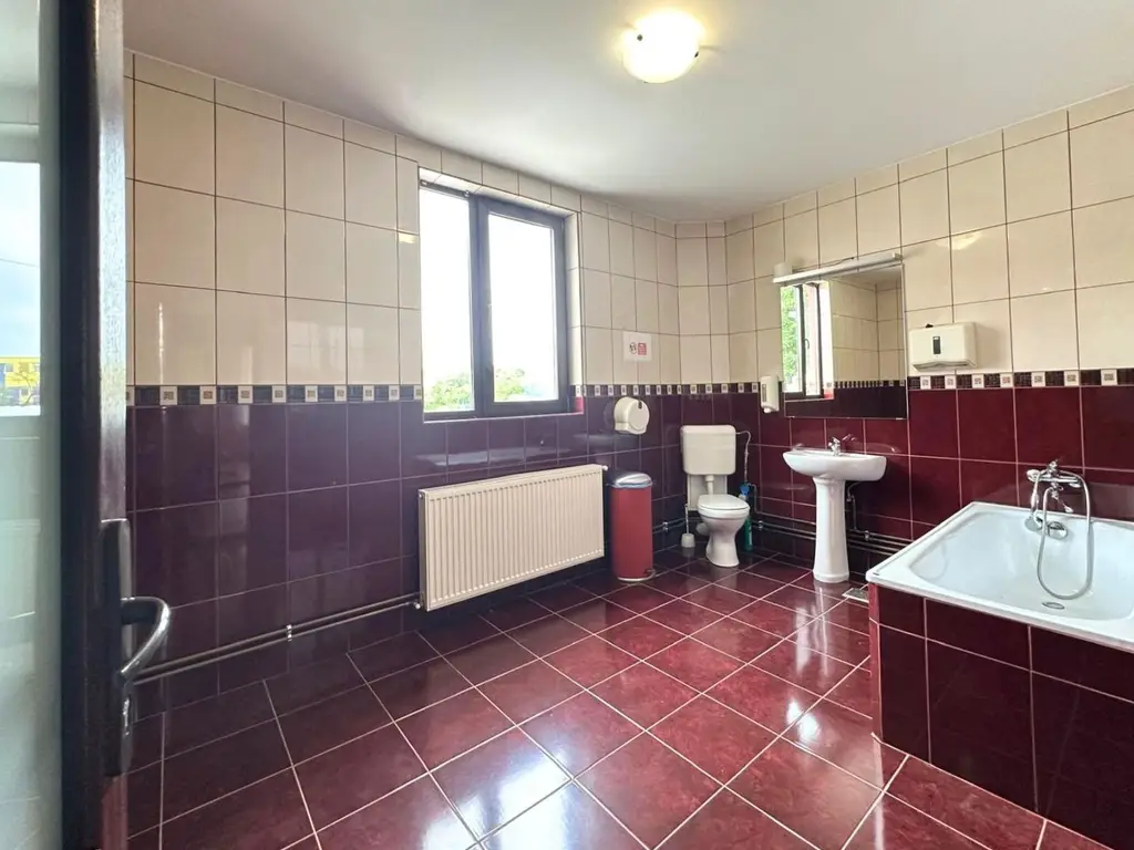 Inchiriere casă complet renovată cu 4 camere Băneasa, Sector 1