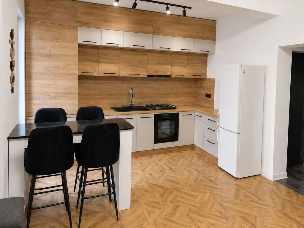 Apartament 2 camere, bloc nou, prima închiriere, 2 locuri de parcare