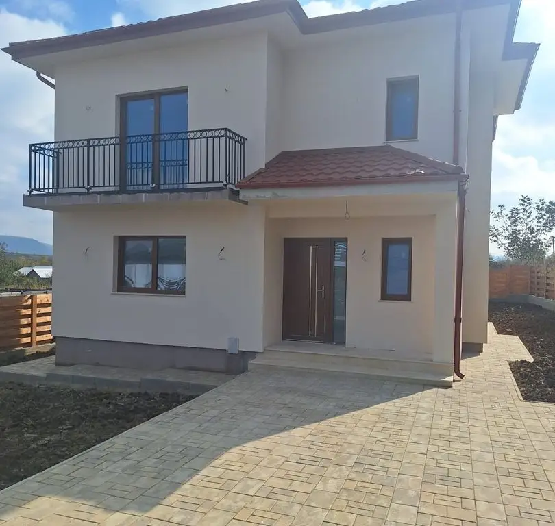 Casa P+E ,140 mp utili,451 mp teren, Hlincea,MUTARE  IMEDIATA.