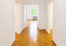 Apartament spațios cu 3 camere, 87 mp utili, 2 garaje, etaj 1 la casă