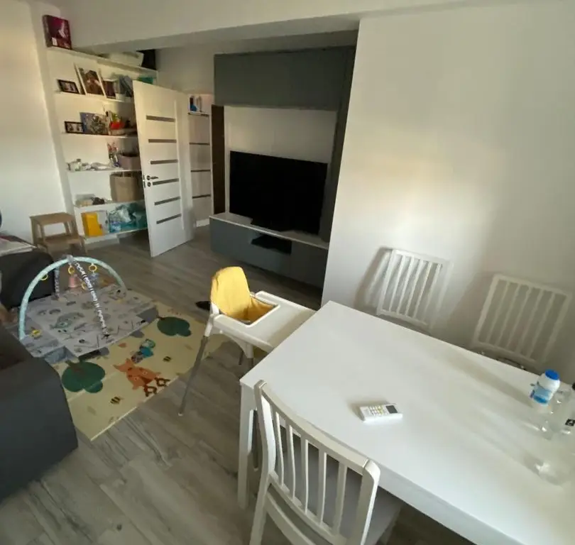 Apartament 3 camere decomandat zona Trapezului