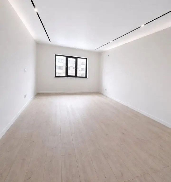 De vazare apartament cu 3 camere, Baia Comunala, 135.000 Euro