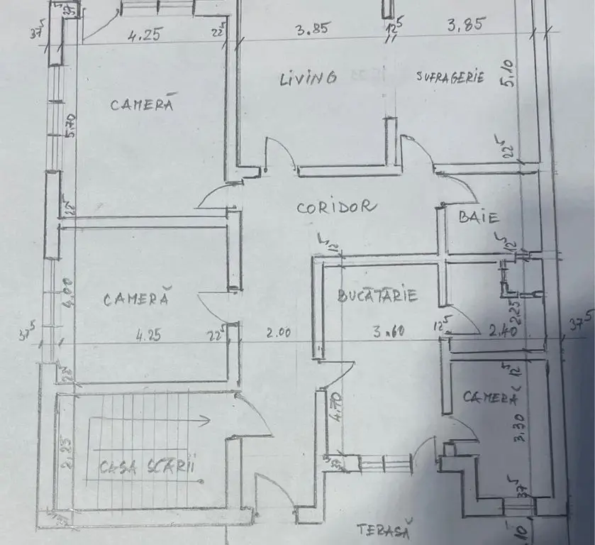 BRASADAS vinde ap 5 cam etaj 1 in casa cu etaj centru vechi.