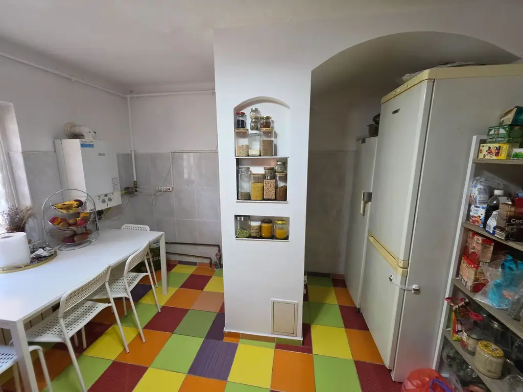 Vand apartament cu 4 camere aproape de centru