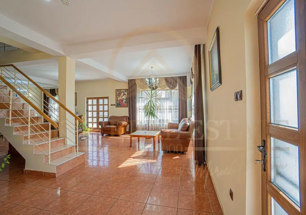 Agigea - Vila D+P+1E+M pe un teren de 772 mp cu o deschidere de 21,46 m.