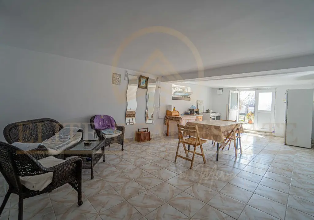 Agigea - Vila D+P+1E+M pe un teren de 772 mp cu o deschidere de 21,46 m.