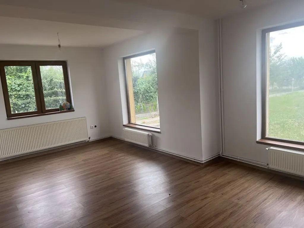 CASA DE VANZARE IN CARTIERUL PRIMAVERII -GIARMATA MARE