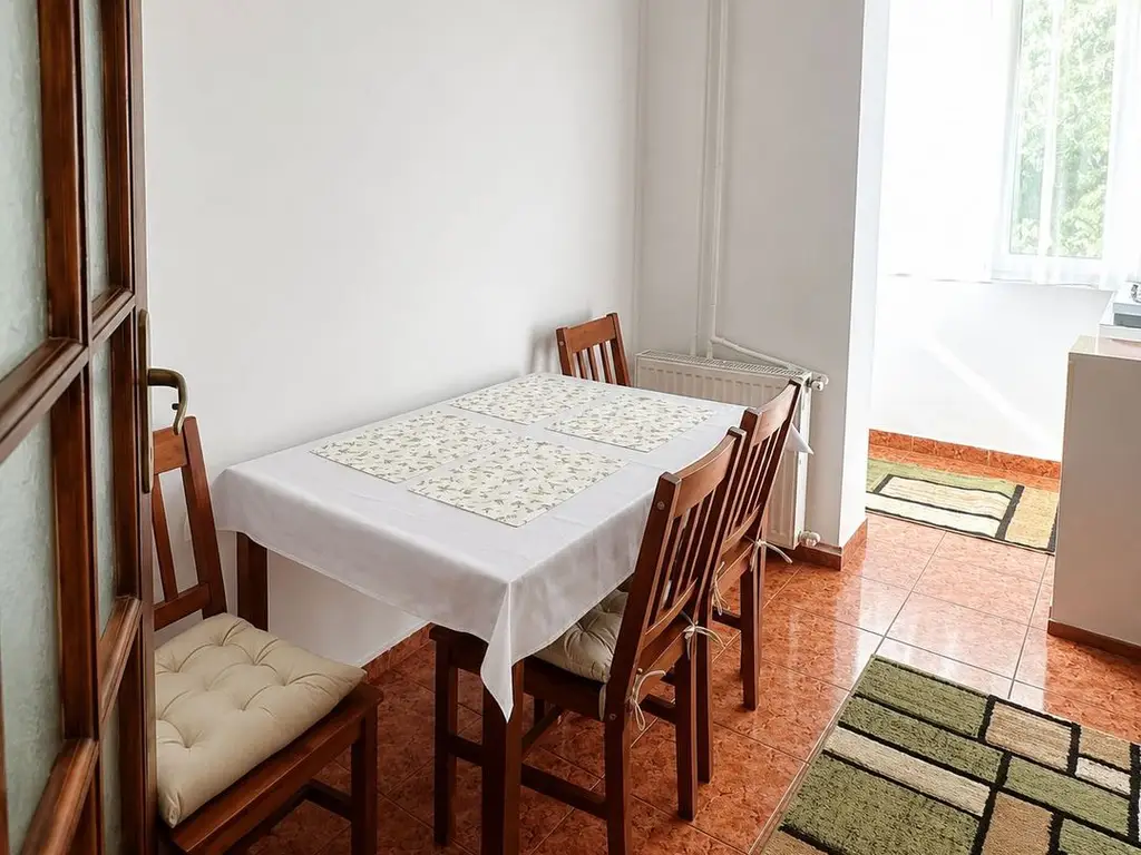 Apartament 2 camere decomandat de închiriat | Zona Soarelui | Etaj 2 |