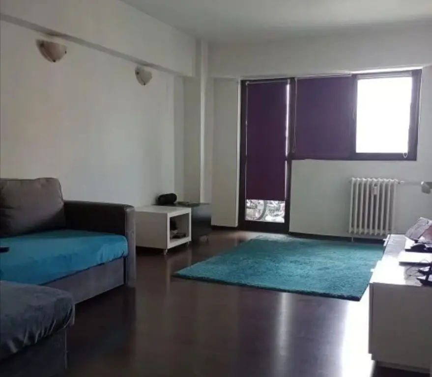 4camere decomandat ,3balcoane , stradal