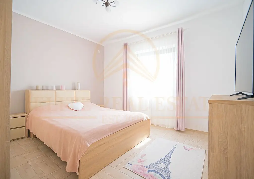 Agigea, lângă Constanța - Casă cu curte, terasă și pod amenajat!