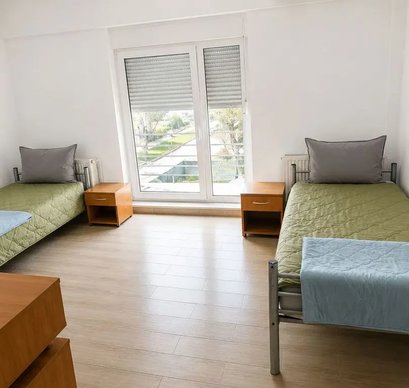 Vand pensiune angajati 15 camere strada Mures