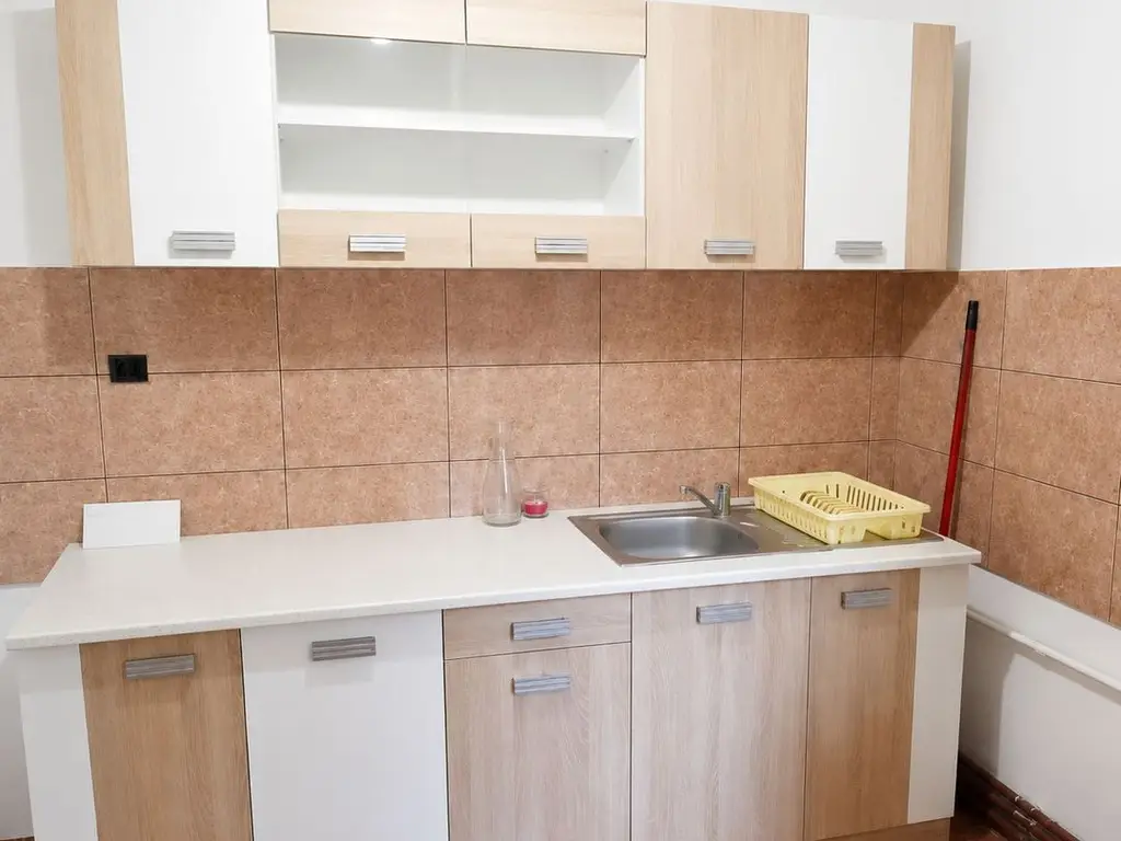 Apartament 2 camere decomandat | Parter | Centrală proprie |