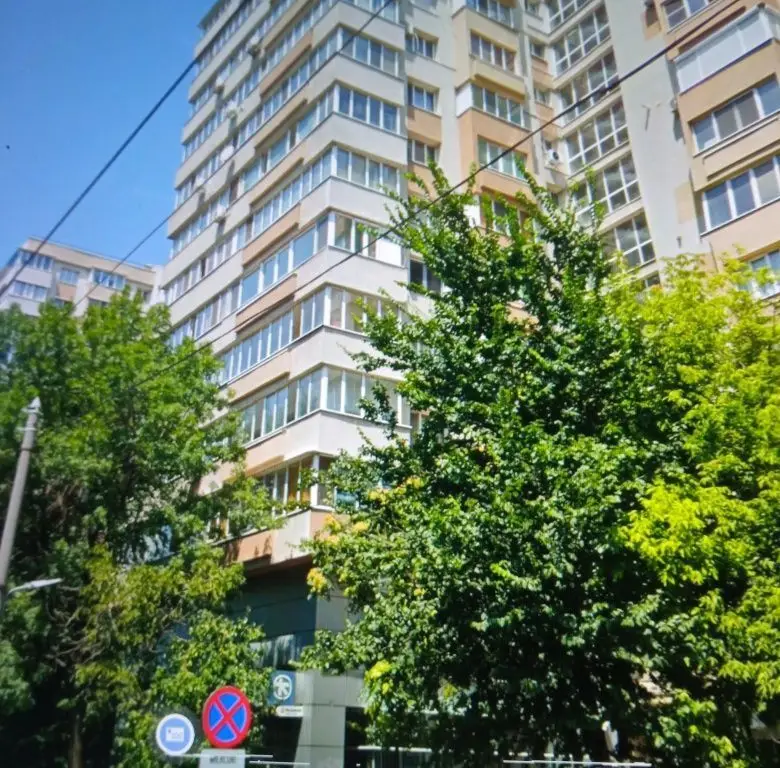 Apartament 3 camere semidecomandat