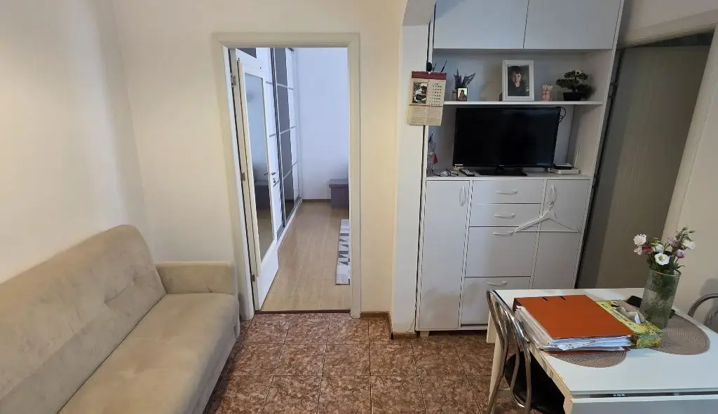 Garsonieră decomandată de vânzare Dristor mobilată și utilata