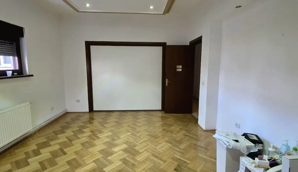 Dacia apartament 4 camere nemobilate de inchiriat