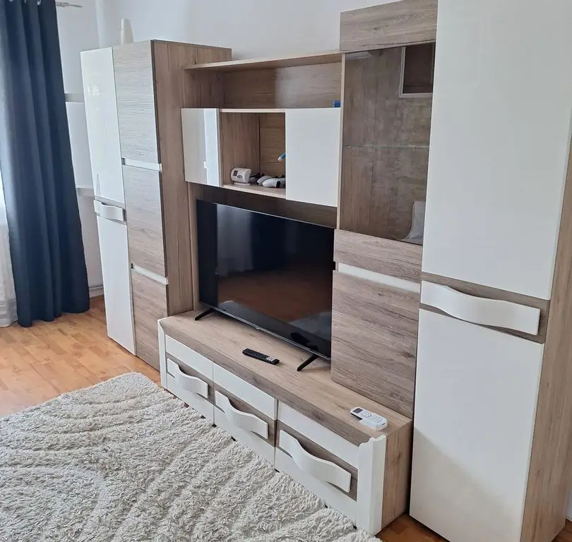 Regim hotelier, 2 camere, Micro 17, 200 lei/noapte
