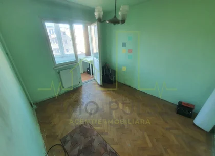 3 Camere. Etaj intermediar. Boxa. Centrala proprie. Termopane.