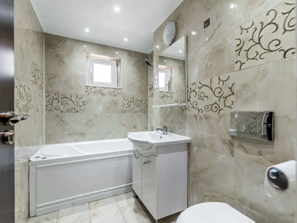 REZERVAT! Ap 2 camere, renovat, 2 balcoane. Cartier Alfa Arad