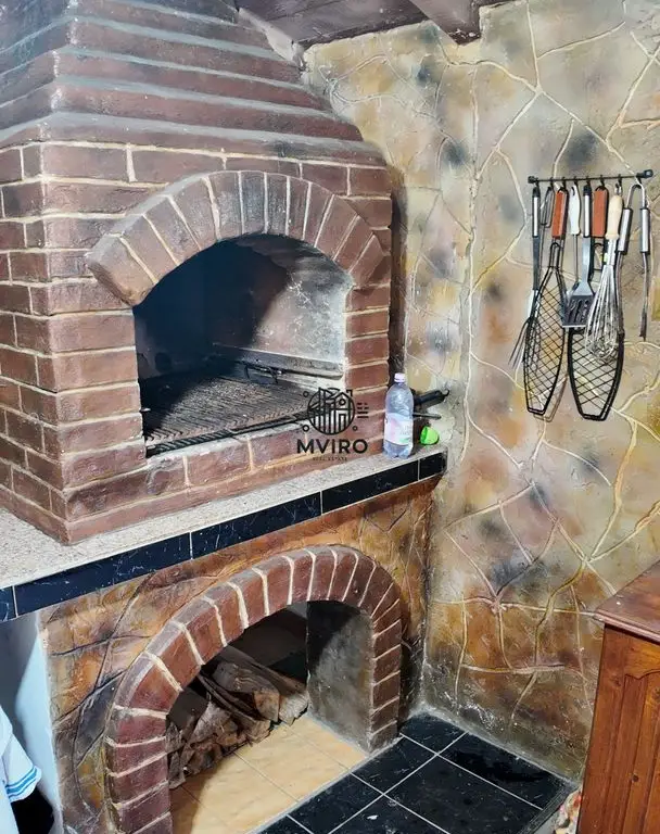 Casa de vanzare in Targoviste - 5 camere, 2 garaje, teren generos