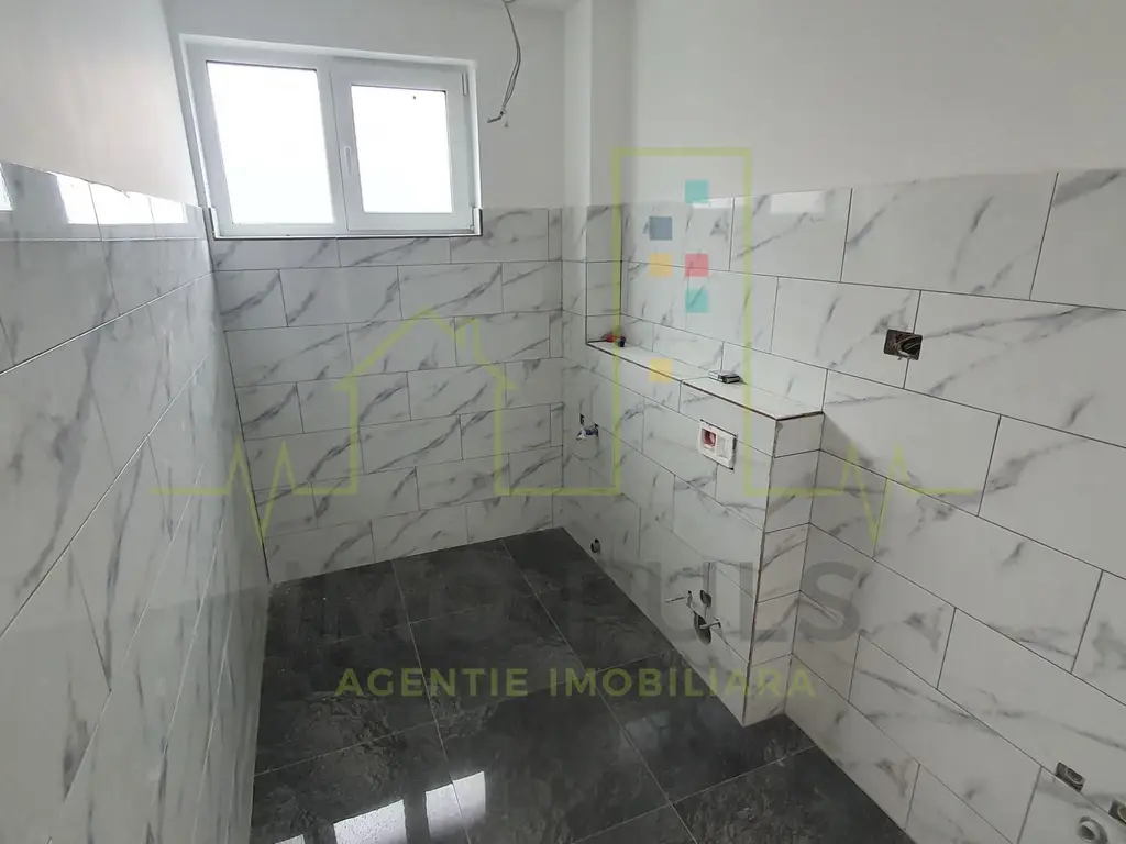 Nou. Lipovei. Decomandat. Bucatarie separata. Terasa + Balcon. Etaj 1.