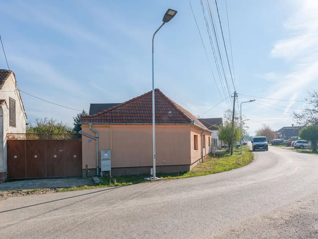 Casă individuală de renovare în Bod, Brașov