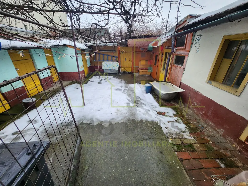 Casa individuala. Mijloace de transport. Toate utilitatile.