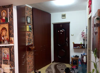 Ag BRASADAS vinde ap 2 cam etaj 8/8 zona IRA.