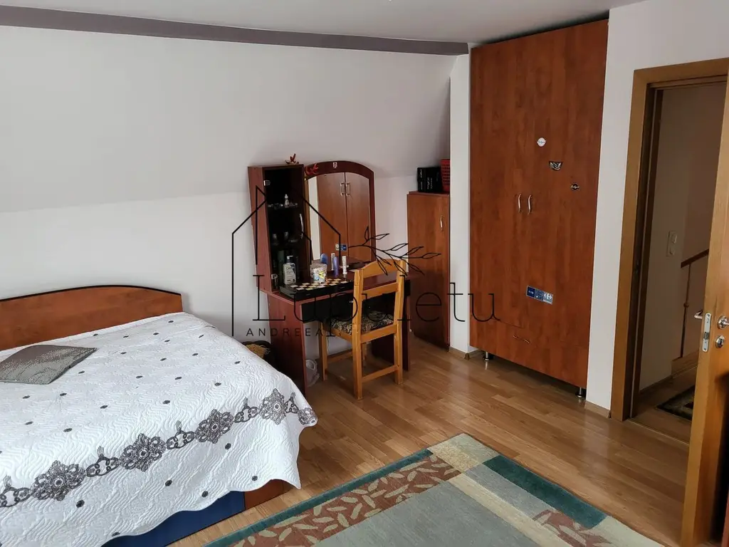 Casă de Vânzare | Piscină Interioară | Spațiu de Relaxare