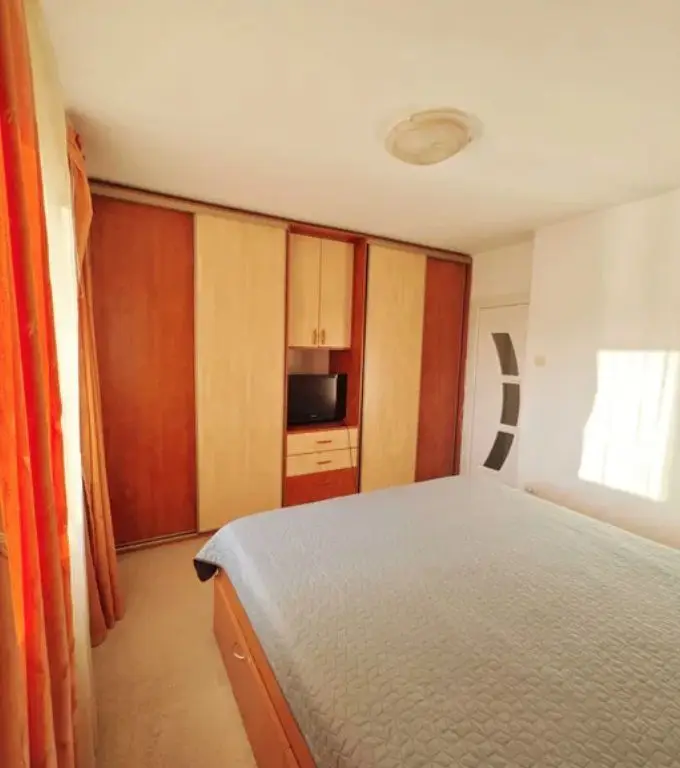 Apartament 2 cam. de inchiriat 60 mp Et. 4 Zona Aviatiei