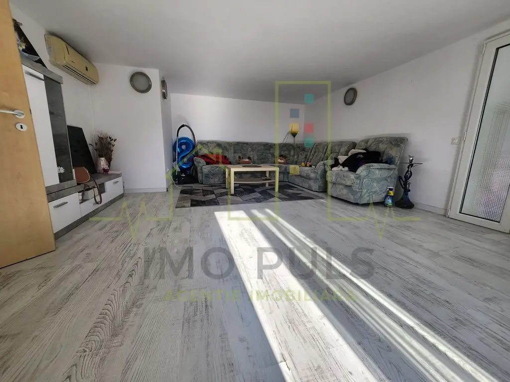 3 Camere. 2 Bai. Apartament pe 2 nivele. Pretabil investitie.