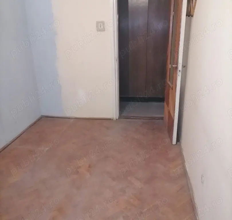 BRASADAS vinde apt 4 camere etaj 4/4 in centru.