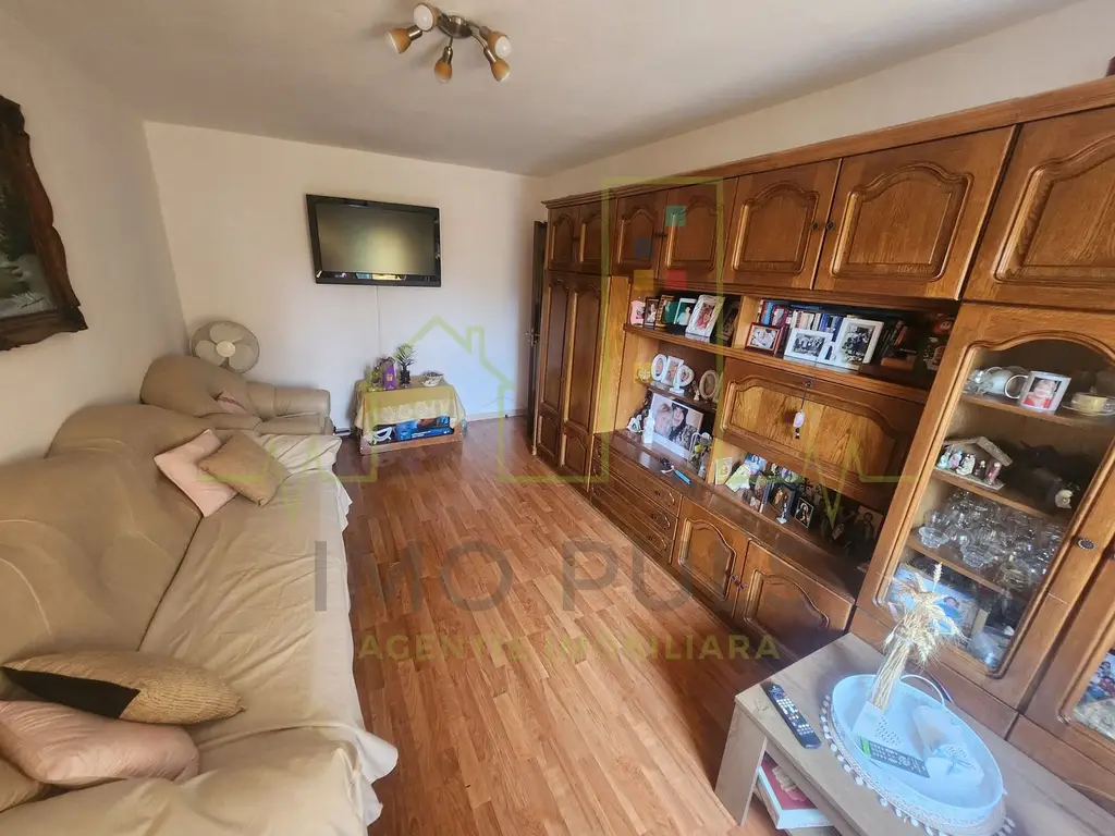 Apartament cu 3 camere. Decomandat. Lipovei. Bloc izolat.