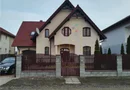 Casa individuala. Mobilata si utilata. Mosnita. Pozitie buna.