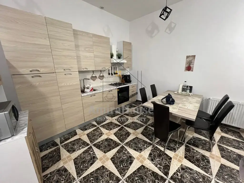 Apartament 3 camere, finisat, 75 mp si pod mansardabil, Bulevardul Eroilor