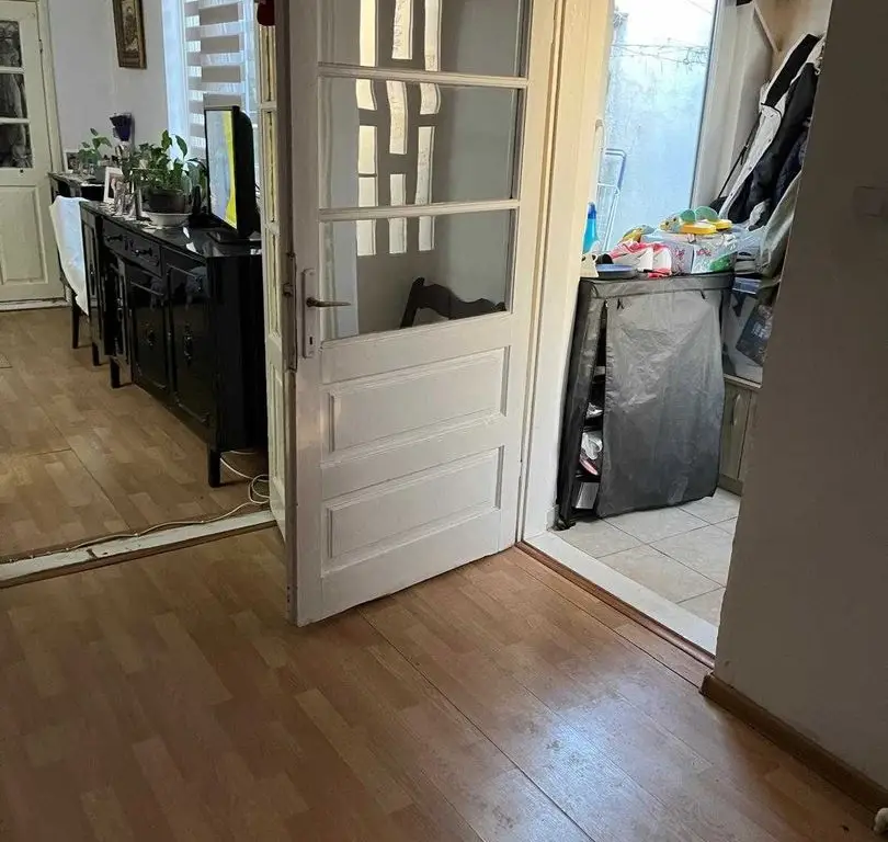 De vanzare casa trei camere