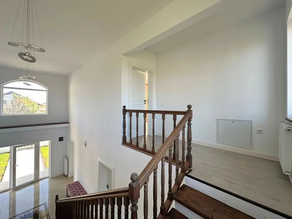 Vânzare casă 5 camere nouă elegantă și spațioasă în Hărman