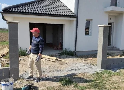 CASA NOUA IN GRI DE VANZARE